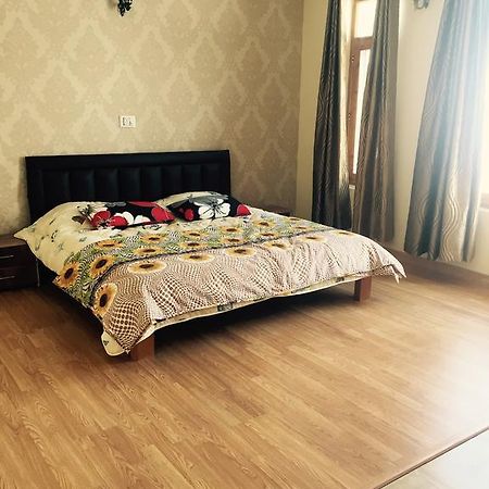 Shalimar Heights Hotel Srīnagar Zewnętrze zdjęcie