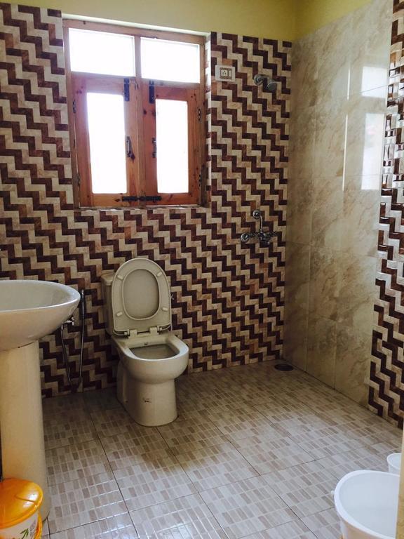 Shalimar Heights Hotel Srīnagar Zewnętrze zdjęcie