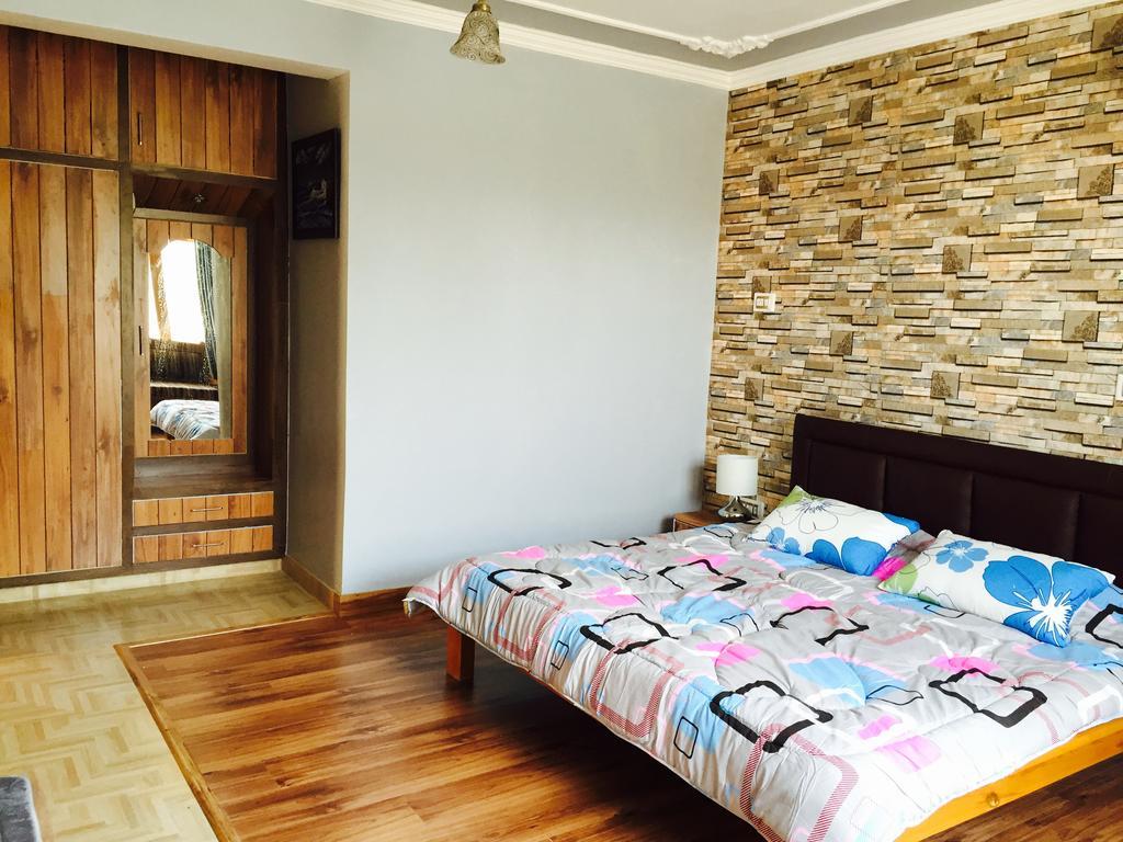 Shalimar Heights Hotel Srīnagar Zewnętrze zdjęcie