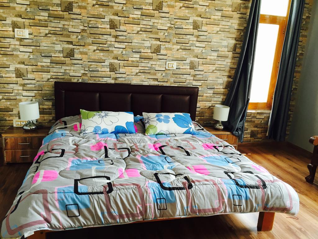 Shalimar Heights Hotel Srīnagar Zewnętrze zdjęcie