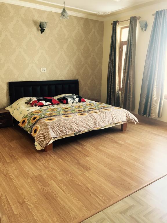 Shalimar Heights Hotel Srīnagar Zewnętrze zdjęcie